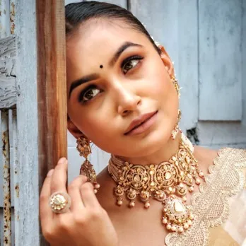 Gold Bridal Look for Engagement or Reception – Timeless Indian Beauty